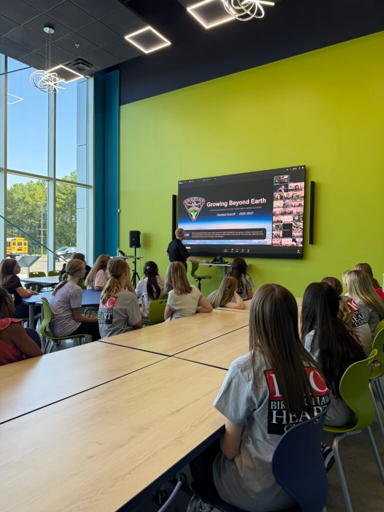 Challenger Learning Center and Rainbow Middle Students 2
